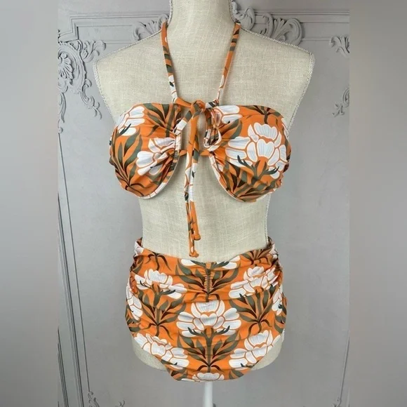 Three Piece-Set Bali Floral Bikini Swimsuit and Pareo Coverup - Picture 4 of 11